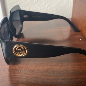 Gucci Classic Sunglasses 100% Authentic